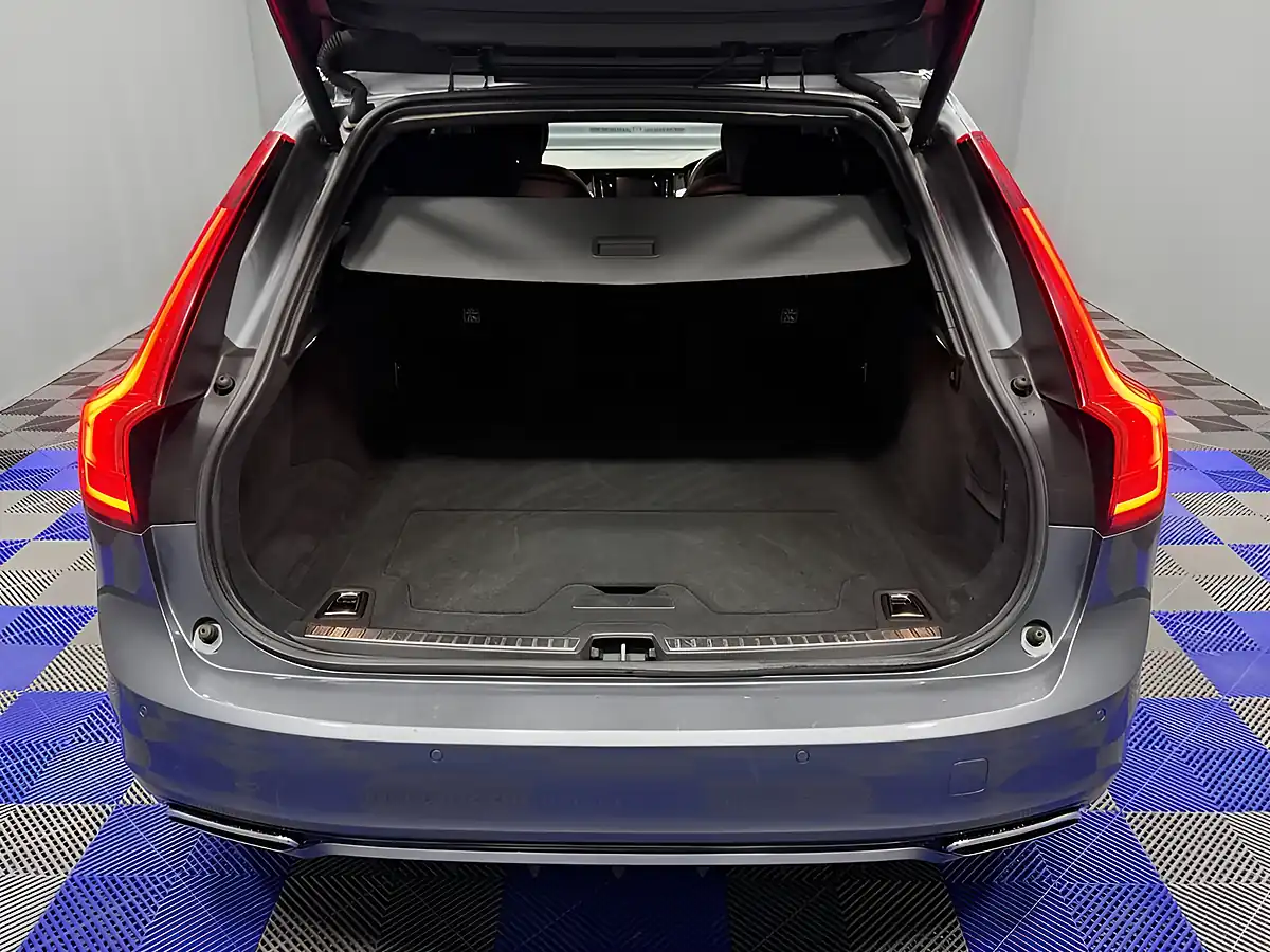 Used 2018 Volvo V90 R-Design Osmium Grey - Interior and Exterior details 18