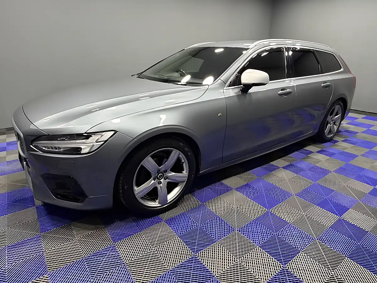 Used 2018 Volvo V90 R-Design Osmium Grey - Interior and Exterior details 6