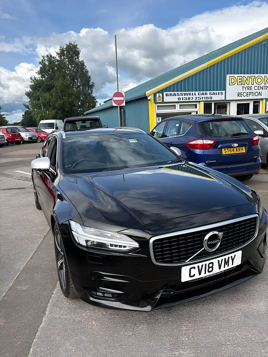 Used 2018 Volvo V90 R-Design Pro Black - Front View