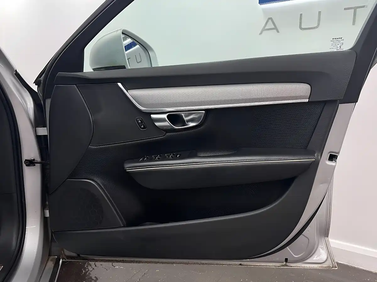 Used 2018 Volvo V90 R-Design Pro Silver - Interior and Exterior details 13