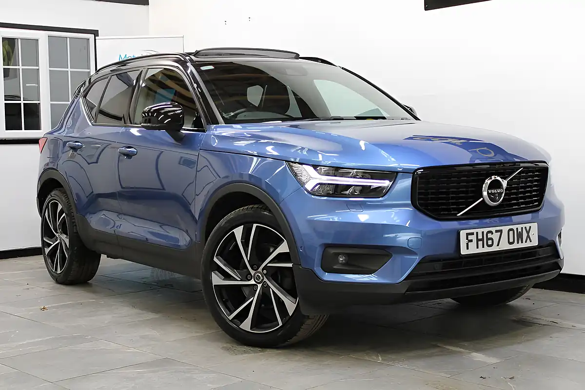 Used 2018 Volvo XC40 First Edition Blue - Front View