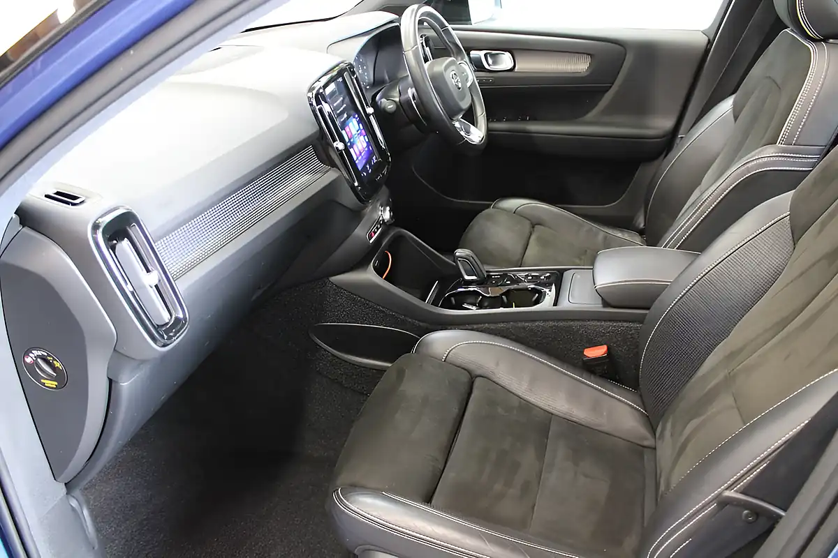 Used 2018 Volvo XC40 First Edition Blue - Interior and Exterior details 14
