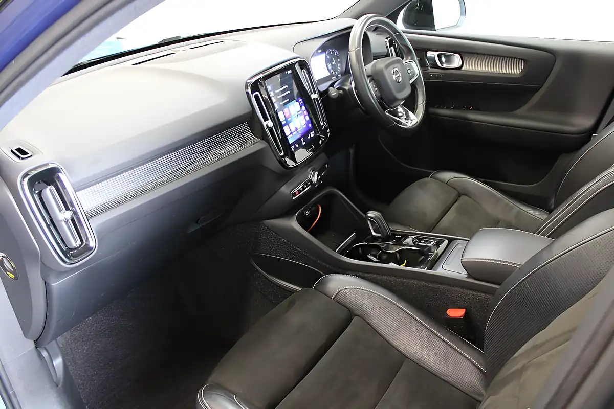 Used 2018 Volvo XC40 First Edition Blue - Interior and Exterior details 2