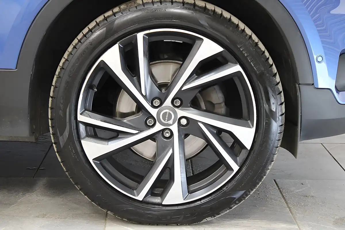 Used 2018 Volvo XC40 First Edition Blue - Interior and Exterior details 9
