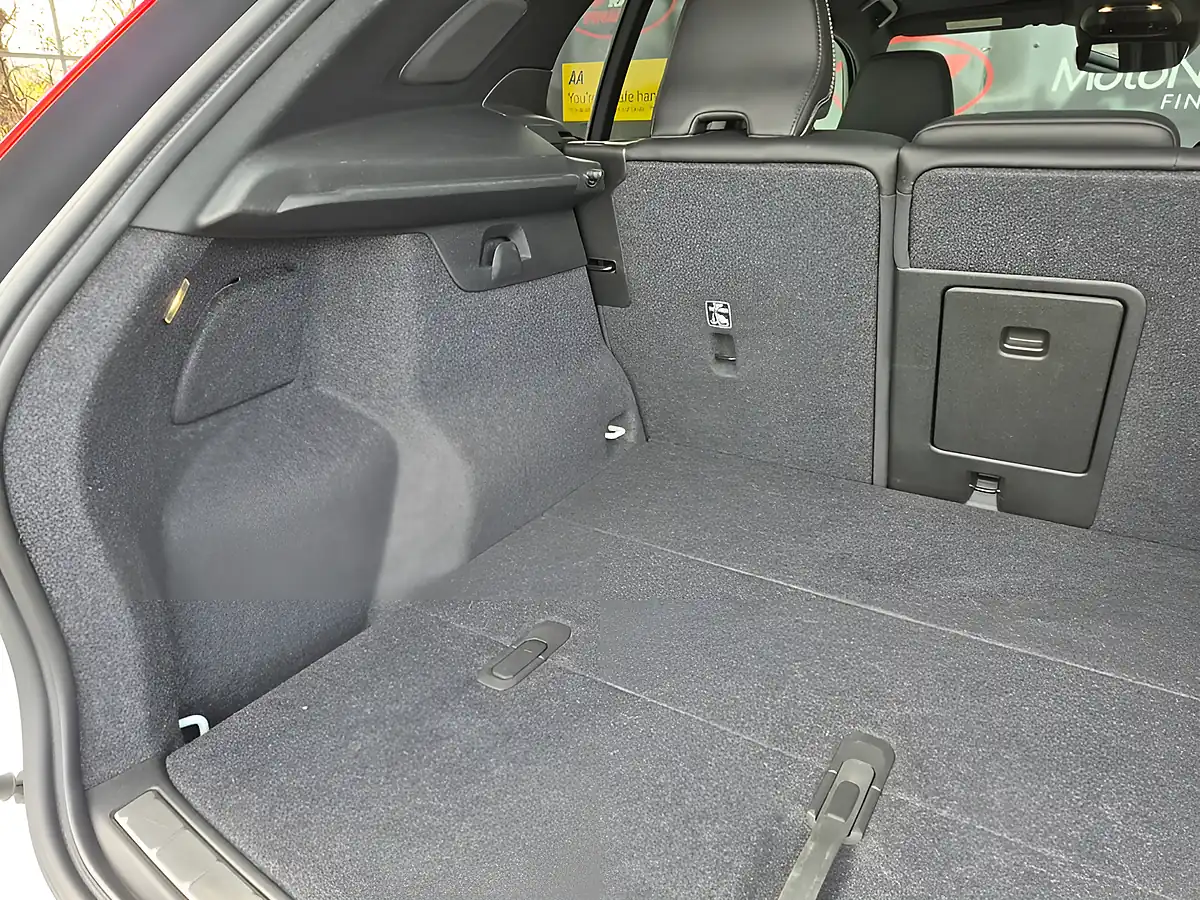 Used 2018 Volvo XC40 First Edition Crystal White - Interior and Exterior details 12