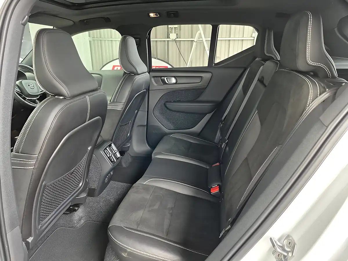 Used 2018 Volvo XC40 First Edition Crystal White - Interior and Exterior details 20