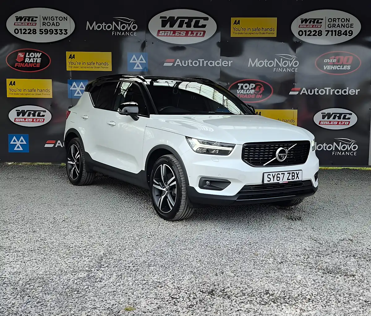 Used 2018 Volvo XC40 First Edition Crystal White - Interior and Exterior details 4