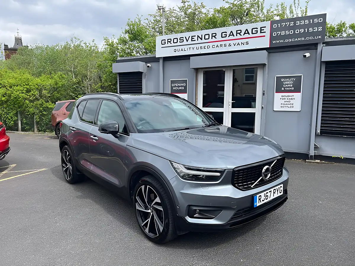 Used 2018 Volvo XC40 First Edition Grey - Front View