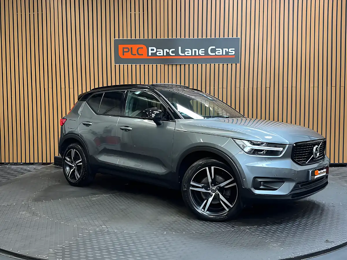Used 2018 Volvo XC40 First Edition Grey - Front View
