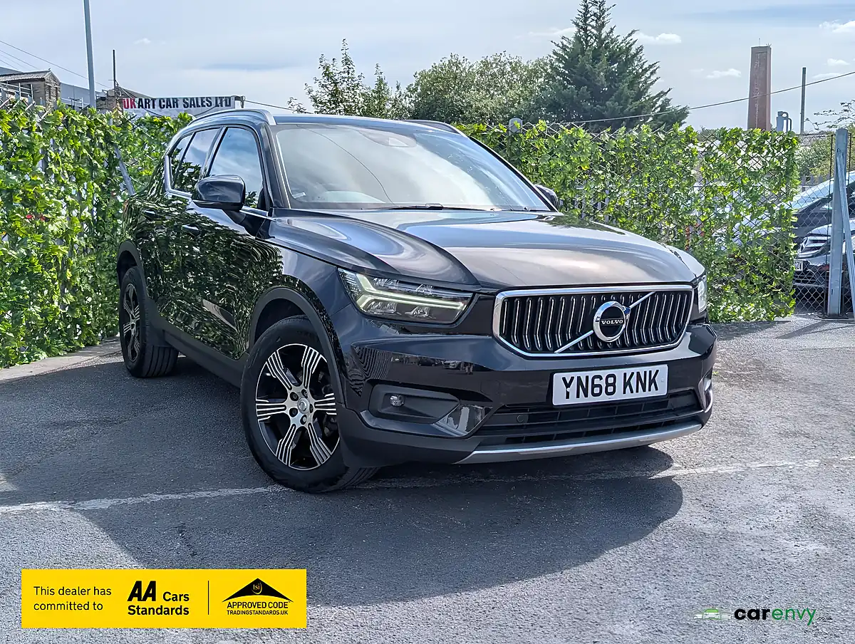 Used 2018 Volvo XC40 Inscription Onyx Black - Front View