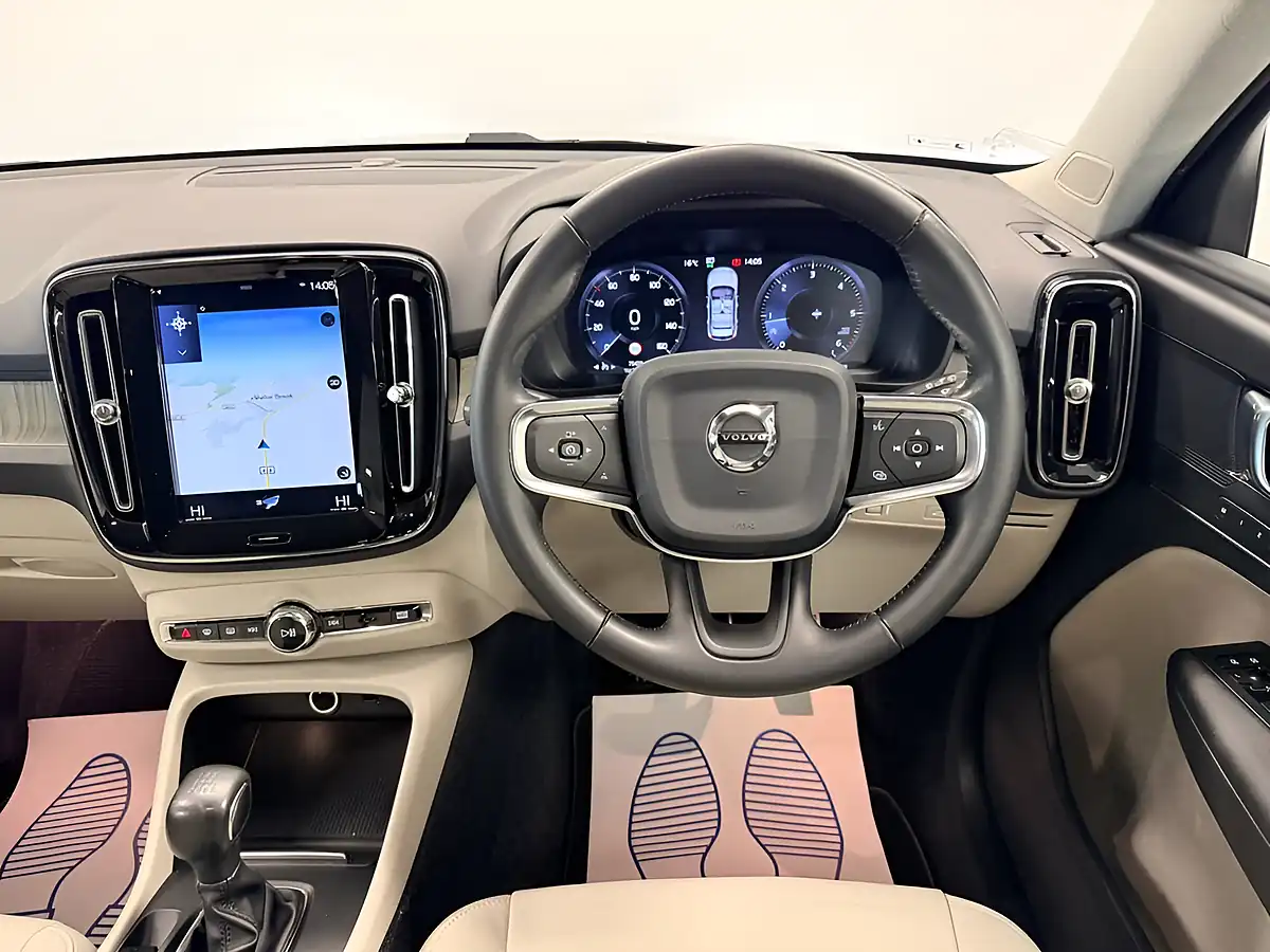 Used 2018 Volvo XC40 Inscription Onyx Black - Interior and Exterior details 11