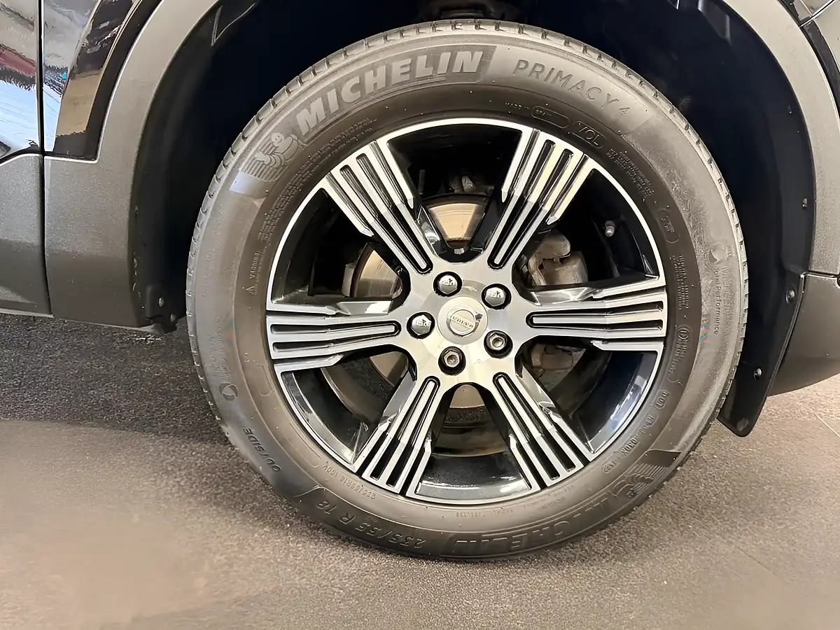 Used 2018 Volvo XC40 Inscription Onyx Black - Interior and Exterior details 14