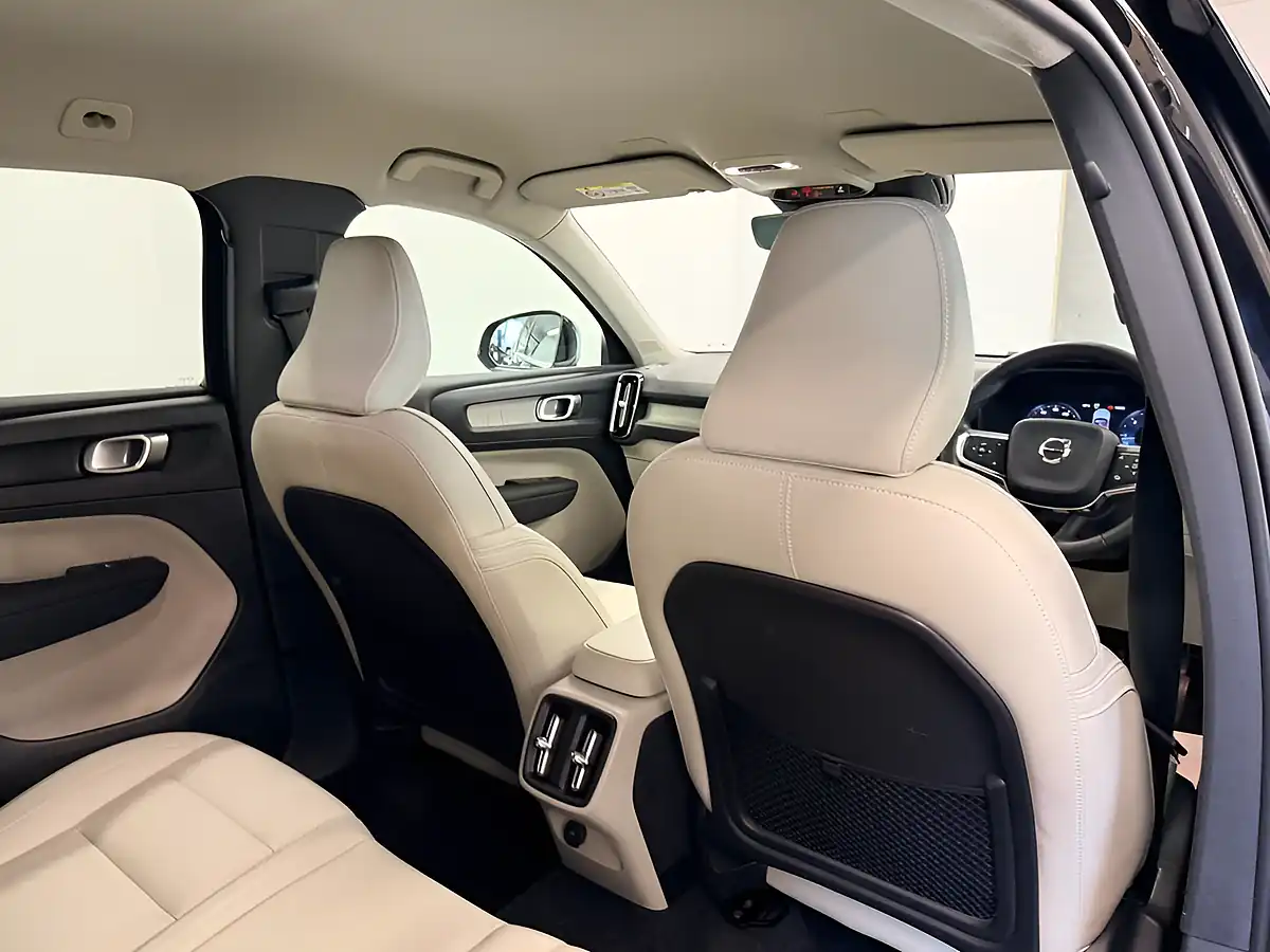 Used 2018 Volvo XC40 Inscription Onyx Black - Interior and Exterior details 20