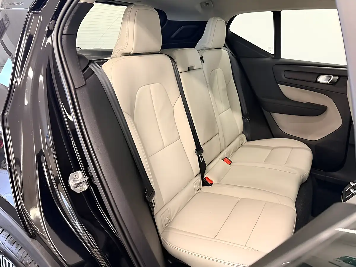 Used 2018 Volvo XC40 Inscription Onyx Black - Interior and Exterior details 5