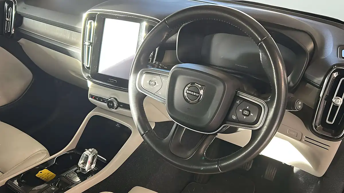 Used 2018 Volvo XC40 Inscription Pro Grey - Interior and Exterior details 15
