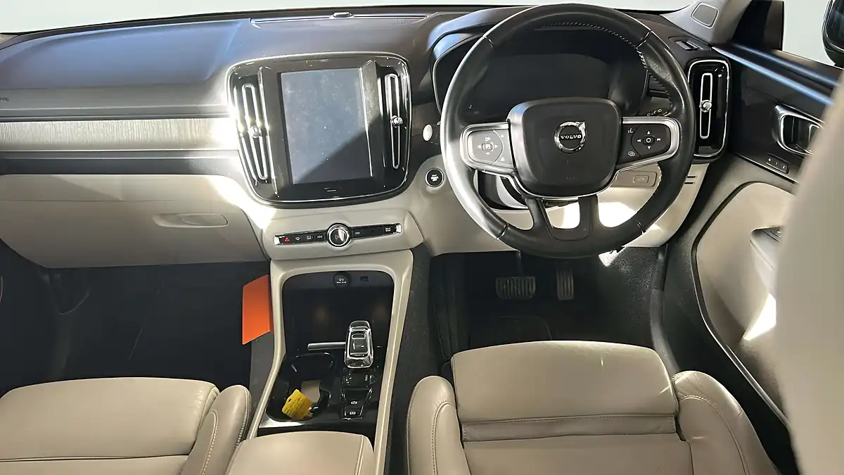Used 2018 Volvo XC40 Inscription Pro Grey - Interior and Exterior details 16