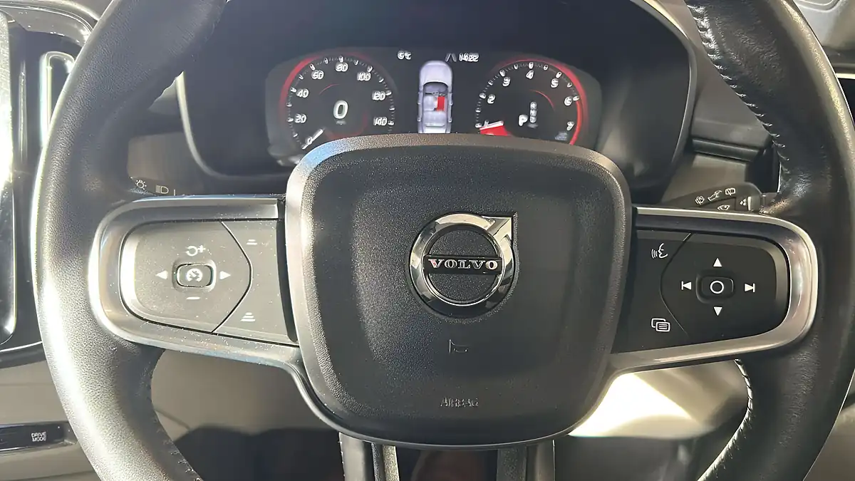 Used 2018 Volvo XC40 Inscription Pro Grey - Interior and Exterior details 18