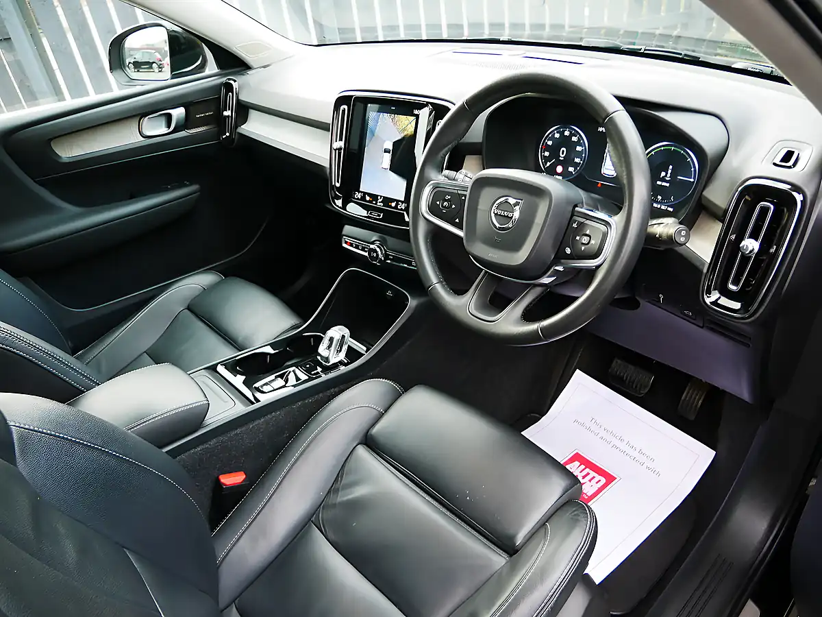 Used 2018 Volvo XC40 Inscription Pro Onyx Black - Interior and Exterior details 10