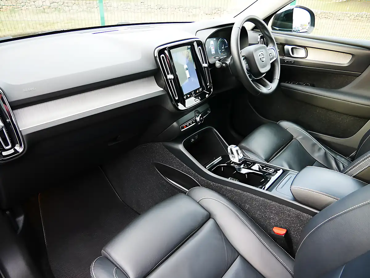 Used 2018 Volvo XC40 Inscription Pro Onyx Black - Interior and Exterior details 12
