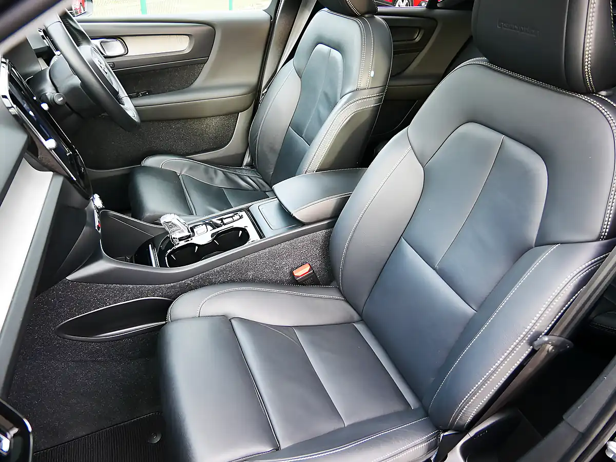 Used 2018 Volvo XC40 Inscription Pro Onyx Black - Interior and Exterior details 13