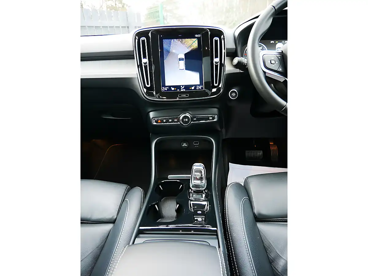 Used 2018 Volvo XC40 Inscription Pro Onyx Black - Interior and Exterior details 16