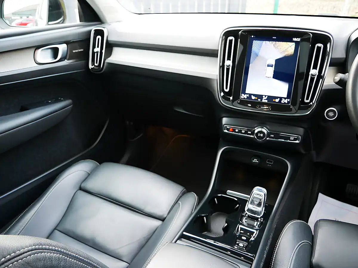 Used 2018 Volvo XC40 Inscription Pro Onyx Black - Interior and Exterior details 18