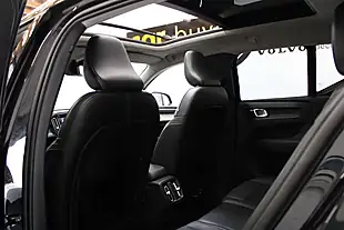 Used 2018 Volvo XC40 Momentum Black - Interior and Exterior details 13