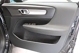 Used 2018 Volvo XC40 Momentum Black - Interior and Exterior details 14