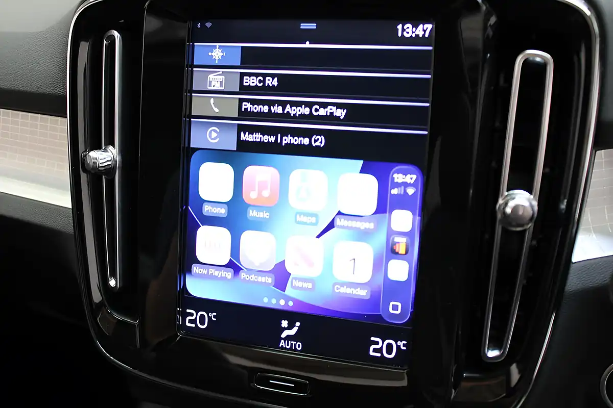 Used 2018 Volvo XC40 Momentum Black - Interior and Exterior details 16