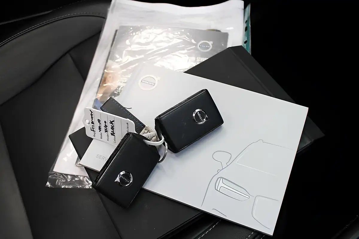 Used 2018 Volvo XC40 Momentum Black - Interior and Exterior details 17