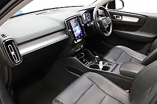Used 2018 Volvo XC40 Momentum Black - Interior and Exterior details 2
