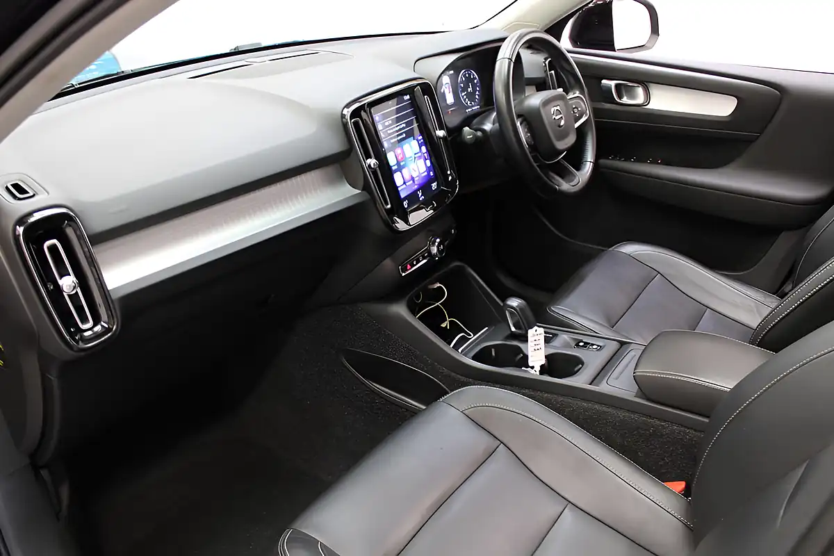 Used 2018 Volvo XC40 Momentum Black - Interior and Exterior details 2