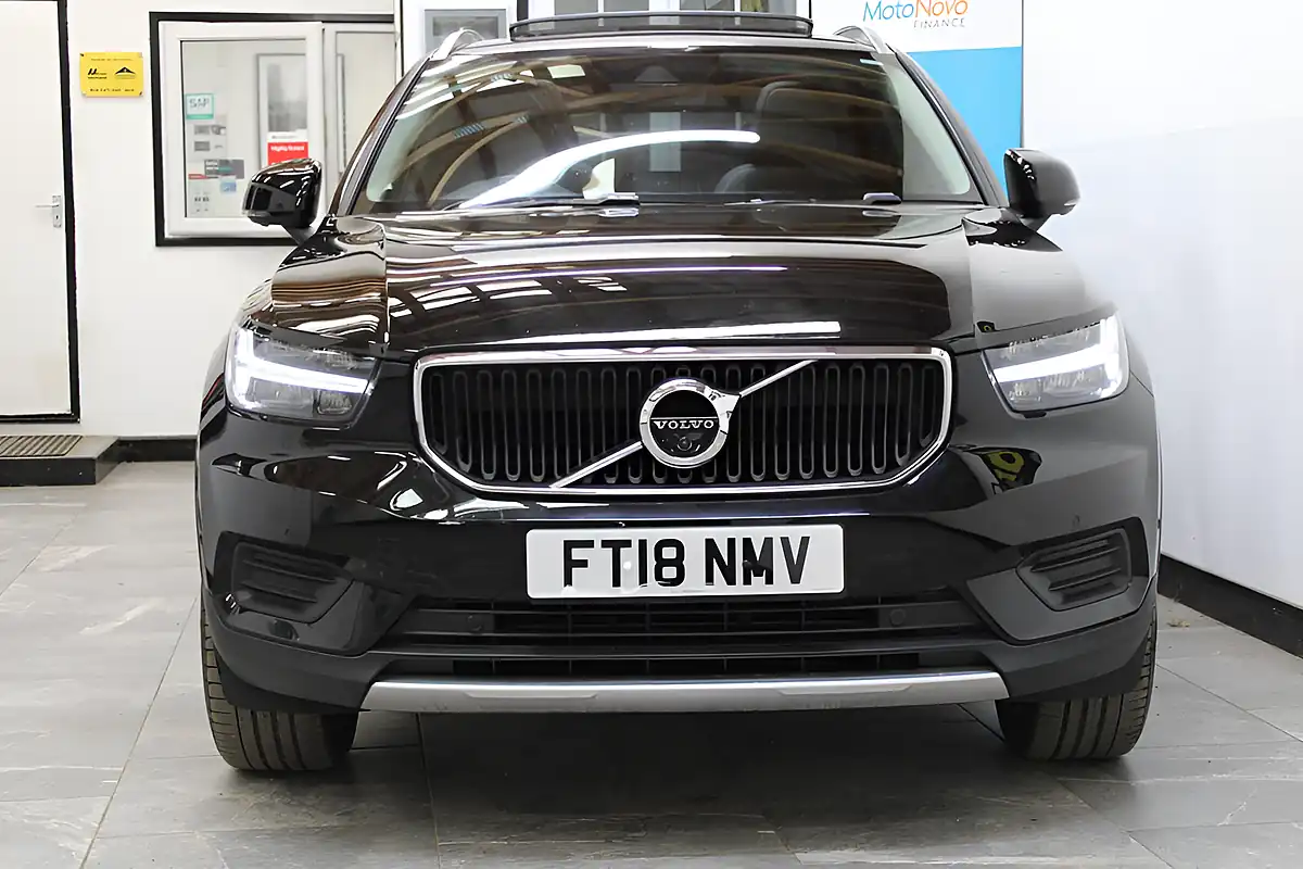 Used 2018 Volvo XC40 Momentum Black - Interior and Exterior details 4