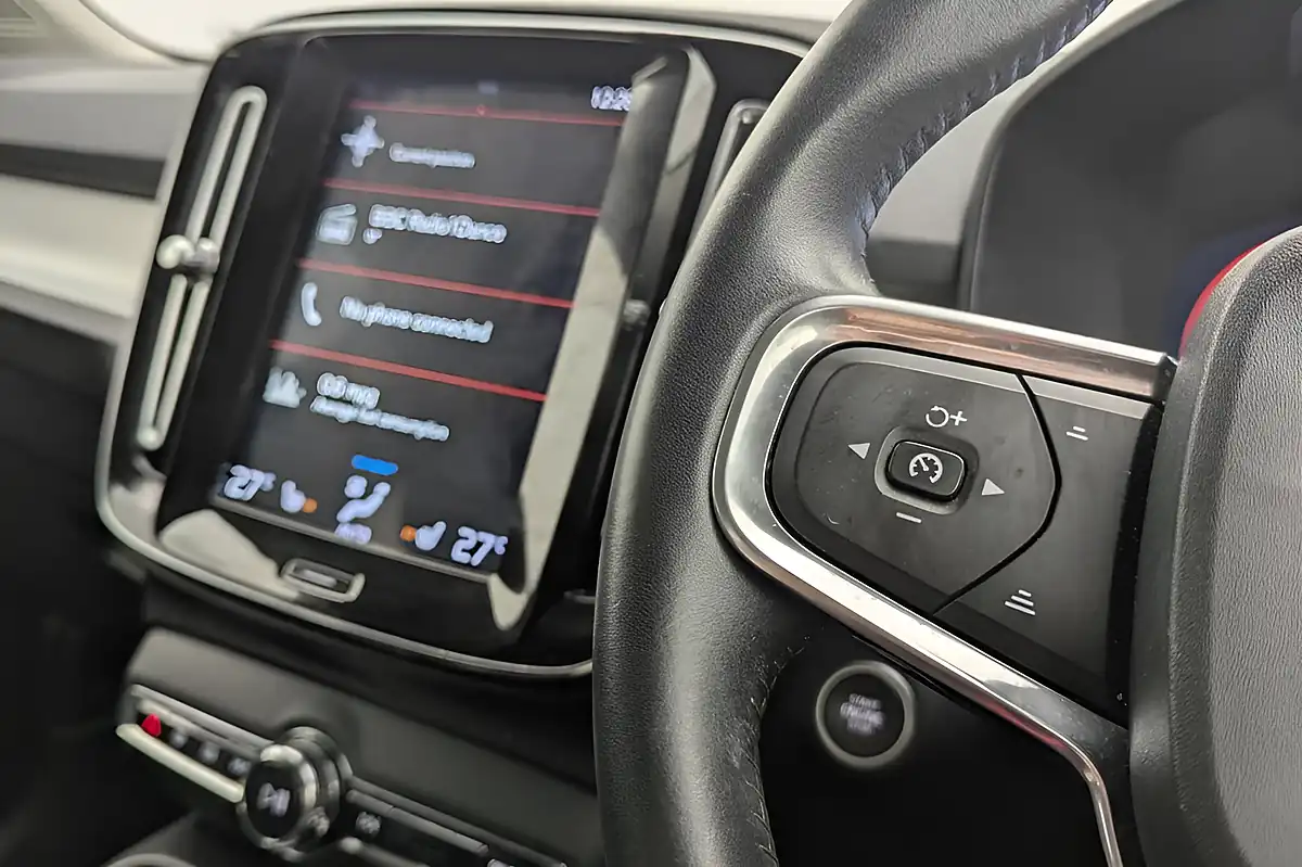 Used 2018 Volvo XC40 Momentum Black - Interior and Exterior details 10