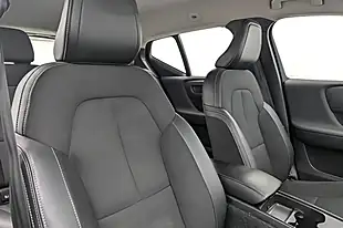 Used 2018 Volvo XC40 Momentum Black - Interior and Exterior details 11