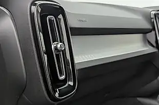 Used 2018 Volvo XC40 Momentum Black - Interior and Exterior details 18