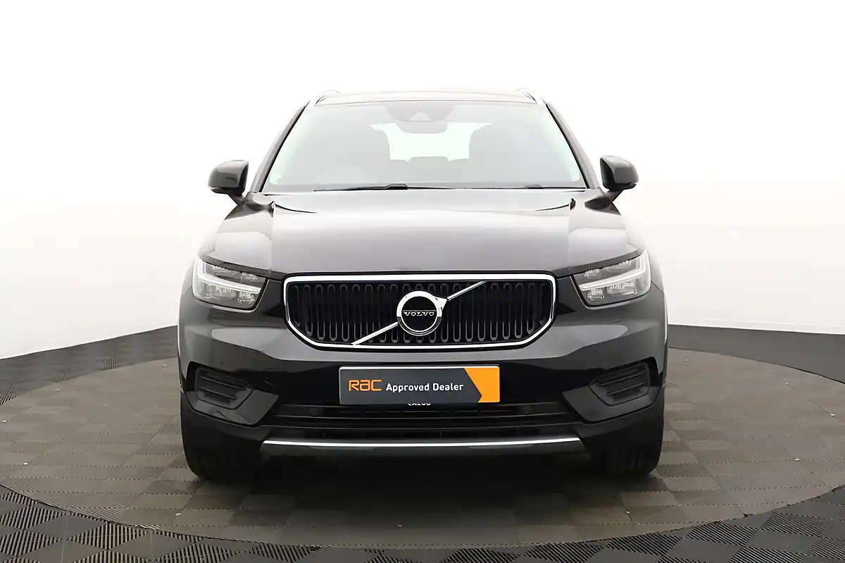 Used 2018 Volvo XC40 Momentum Black - Interior and Exterior details 8