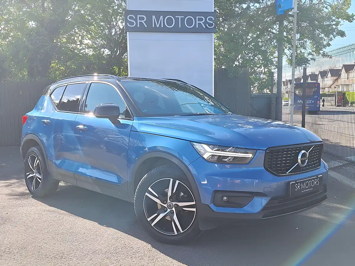 Used 2018 Volvo XC40 R-Design Blue - Front View