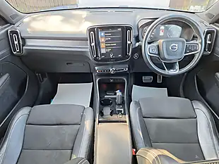 Used 2018 Volvo XC40 R-Design Blue - Interior and Exterior details 10