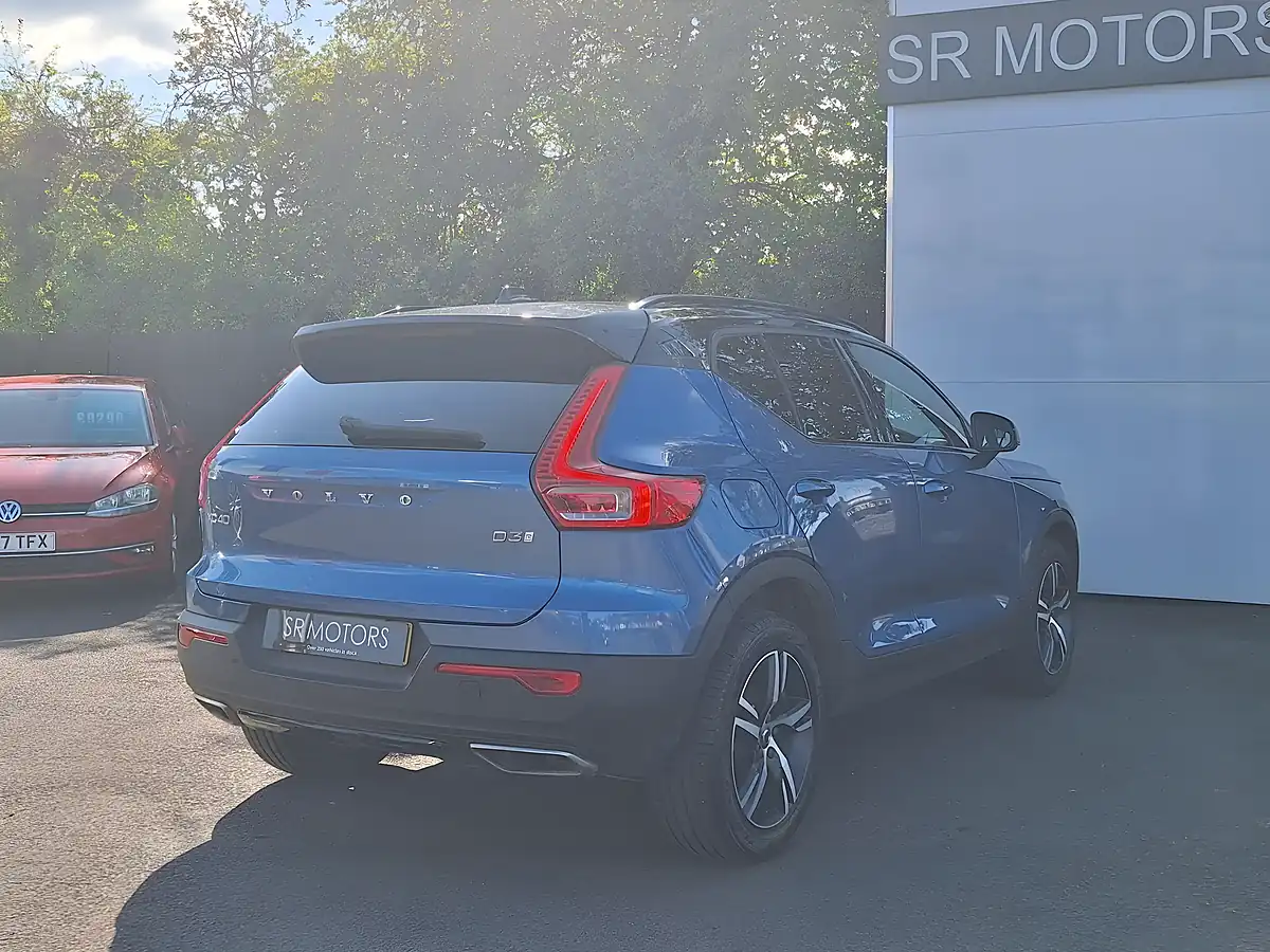 Used 2018 Volvo XC40 R-Design Blue - Interior and Exterior details 8
