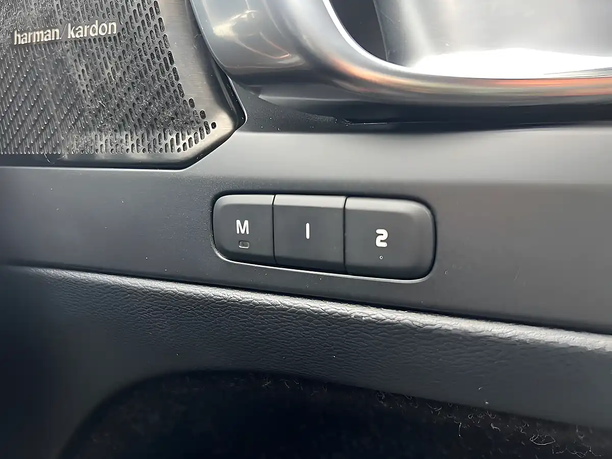 Used 2018 Volvo XC40 R-Design Grey - Interior and Exterior details 14