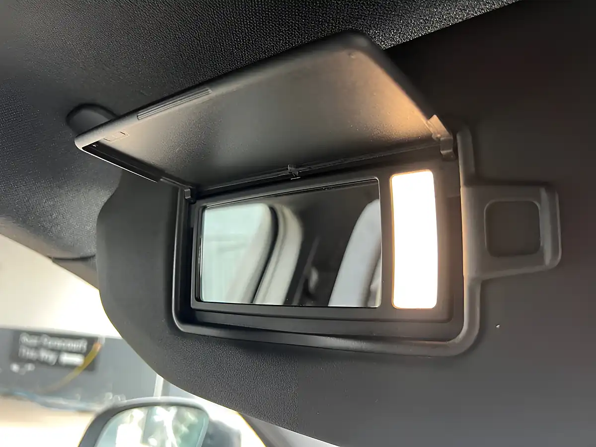 Used 2018 Volvo XC40 R-Design Grey - Interior and Exterior details 17
