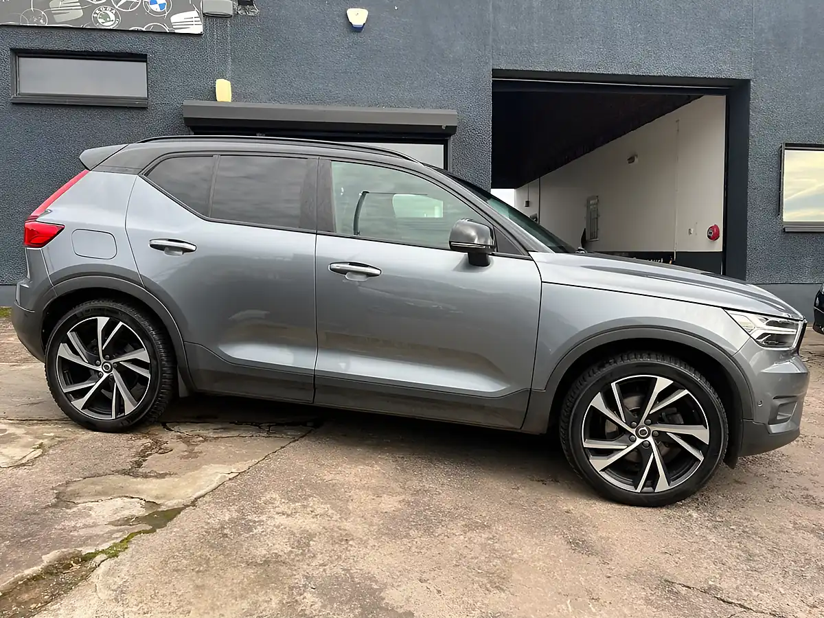 Used 2018 Volvo XC40 R-Design Grey - Interior and Exterior details 3