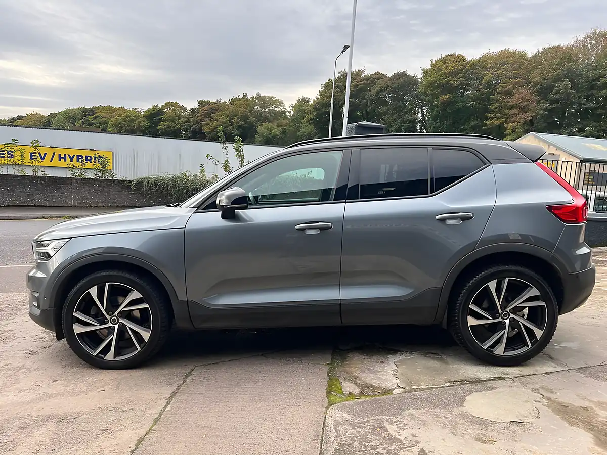 Used 2018 Volvo XC40 R-Design Grey - Interior and Exterior details 7