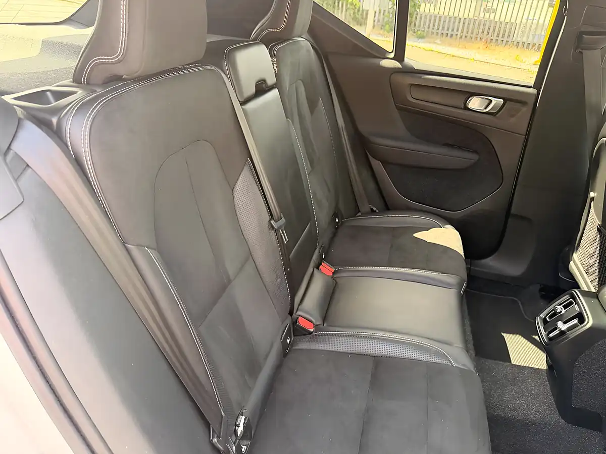 Used 2018 Volvo XC40 R-Design White - Interior and Exterior details 14