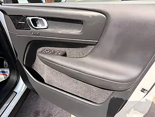 Used 2018 Volvo XC40 R-Design White - Interior and Exterior details 16