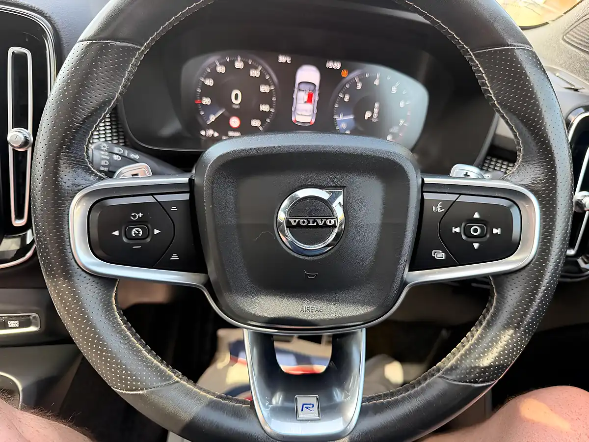 Used 2018 Volvo XC40 R-Design White - Interior and Exterior details 18