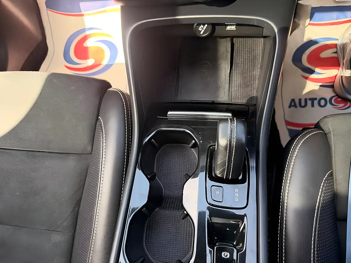 Used 2018 Volvo XC40 R-Design White - Interior and Exterior details 19
