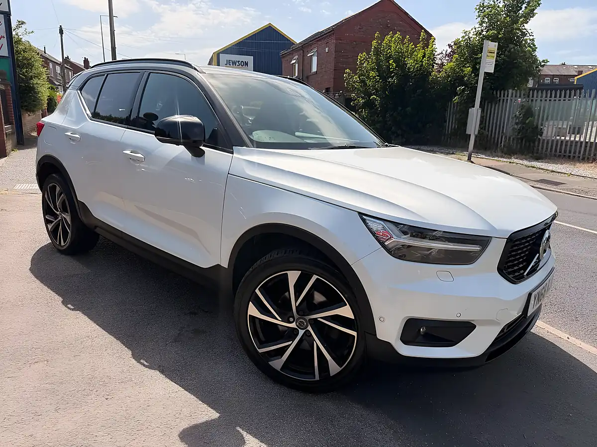 Used 2018 Volvo XC40 R-Design White - Interior and Exterior details 2