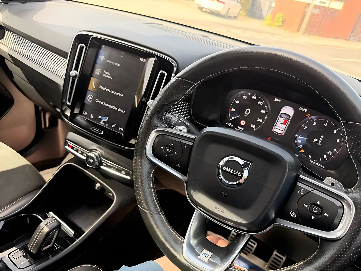 Used 2018 Volvo XC40 R-Design White - Interior and Exterior details 20